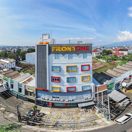 Front One Budget Malang By Azana Dış mekan fotoğraf